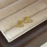 color: 18K Gold