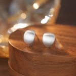 color: plain silver (with silver earplugs)