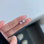 color: white gold