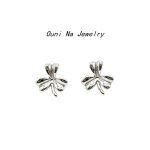 color: white gold