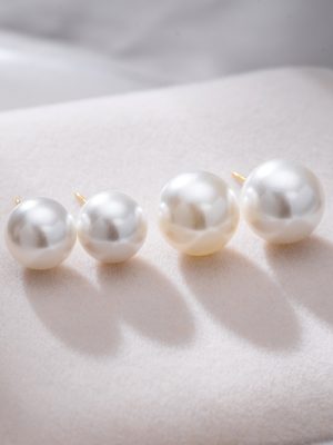 S925 sterling silver round strong light bulb high-grade earrings French exquisite imitation Shijia pearl earrings