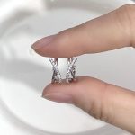 color: white gold
