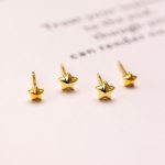 color: 4mm gold/pair