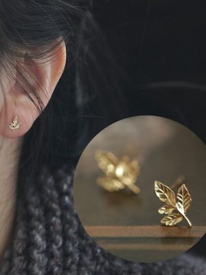 S925 sterling silver gold-plated earrings a small gold leaf leaf temperament mini maple earrings earrings HME
