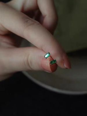 Vintage mini small green diamond S925 sterling silver plated 14k gold earring rectangular mini green square diamond earring female Ouni Na