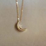 High-grade exquisite smooth small moon necklace S925 sterling silver plated 18K gold elegant temperament all-match clavicle chain hanging