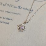 color: white gold