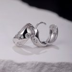 color: Pair of white gold (silver white)
