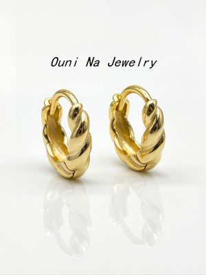 S925 sterling silver gold-plated minimalist high-grade plain sparkling water drop twist earrings earrings classic French fashionable Ouni Na
