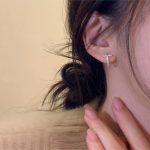 Korean S925 Sterling Silver Gold-plated Letter T Ear Buckle Geometric Simple Ear Stud Fashionable Distinctive Diamond Earrings Earrings for Women Ouni Na