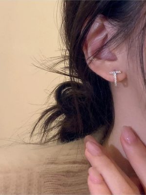 Korean S925 Sterling Silver Gold-plated Letter T Ear Buckle Geometric Simple Ear Stud Fashionable Distinctive Diamond Earrings Earrings for Women Ouni Na