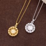 color: Gold color [necklace]]