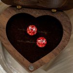 color: Holding flowers / Style: 8mm
