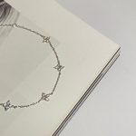 color: white gold