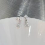 color: white gold