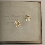 color: Gold Pair (with earplugs)