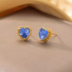 color: Love earrings-gold