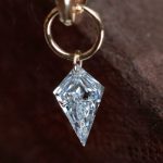 color: 18K Gold Kite Stone Single
