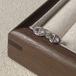 color: white gold