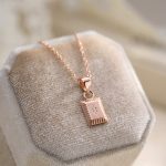 color: Rose Gold
