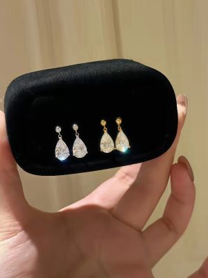 Little Red Book with Cool Flash Water Drop Zircon Earrings S925 Sterling Silver French Exquisite Simple All-match Earrings