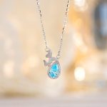 color: white gold
