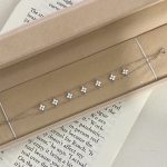 color: White gold [7 four-leaf clover]]
