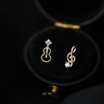 color: Gold Pair (with silver earplugs)