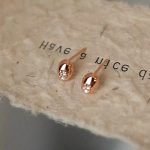 color: Rose gold [with silver earplugs]]