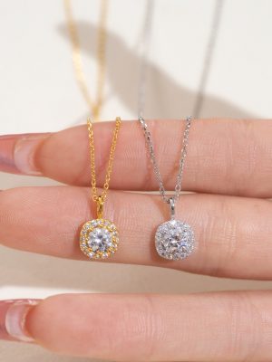 S925 Sterling Silver Simple Diamond-encrusted Small Square Pendant Necklace Women's Light Luxury Design Small Square Sugar Clavicle Chain
