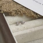 color: White gold (with screw plug)