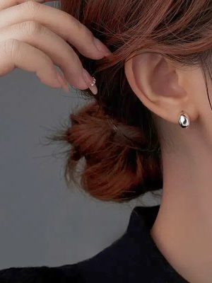 S925 Silver Plated 14K Gold Small Gold Bean Earrings Women's Design Advanced Simple Glow Face Earrings Ear Bone Nail Elegant Ear