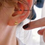 French Style Light Luxury S925 Sterling Silver Lucky Grass Earrings Women's Gone Three-Dimensional Commuter Advanced Earrings Ouni Na