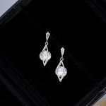color: white gold