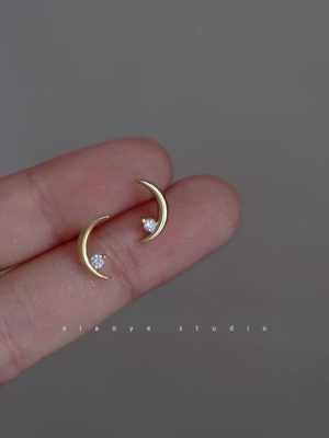 Onina S925 Sterling Silver Plated 14K Gold Moon Earrings Women's Small Personality Delicate Small Earlobe Earrings Silver Needle Ouni Na