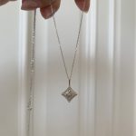 color: white gold