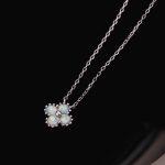 color: white gold