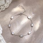 color: white gold
