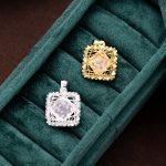 color: Gold color [single pendant]]