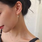 color: white gold
