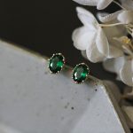 color: Pair of golden green diamond (including silver ear plug)