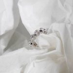 color: White gold pair