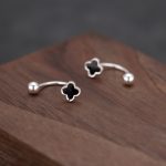 color: Four-leaf clover stud earrings-trumpet / Style: Silver