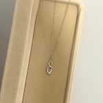 color: white gold
