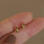 Olive Green Horse Eyes S925 Sterling Silver Gold Plated Earrings Small Simple Exquisite Fresh Green White Stone Earrings