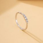 color: white gold / size: US Code 6
