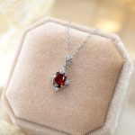 color: Red pomegranate necklace (white gold)