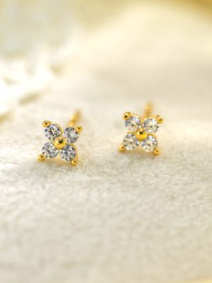 S925 Sterling Silver New Lucky Four-leaf Clover Mini Ear Stud Exquisite Simple Elegant Ear Pole Ear Stud