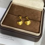 color: Gold (with silver earplugs)