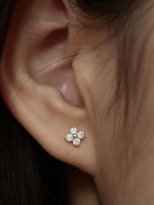 How lucky ~ S925 silver plated 18K gold lucky four-leaf clover mini ultra-small earrings women's fashion temperament design HME